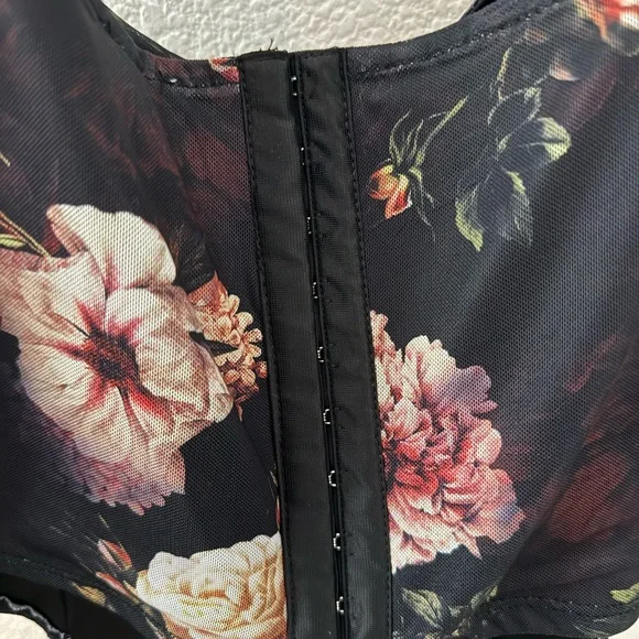NWOT✨ West of Melrose corset style crop top - Picture 5 of 6